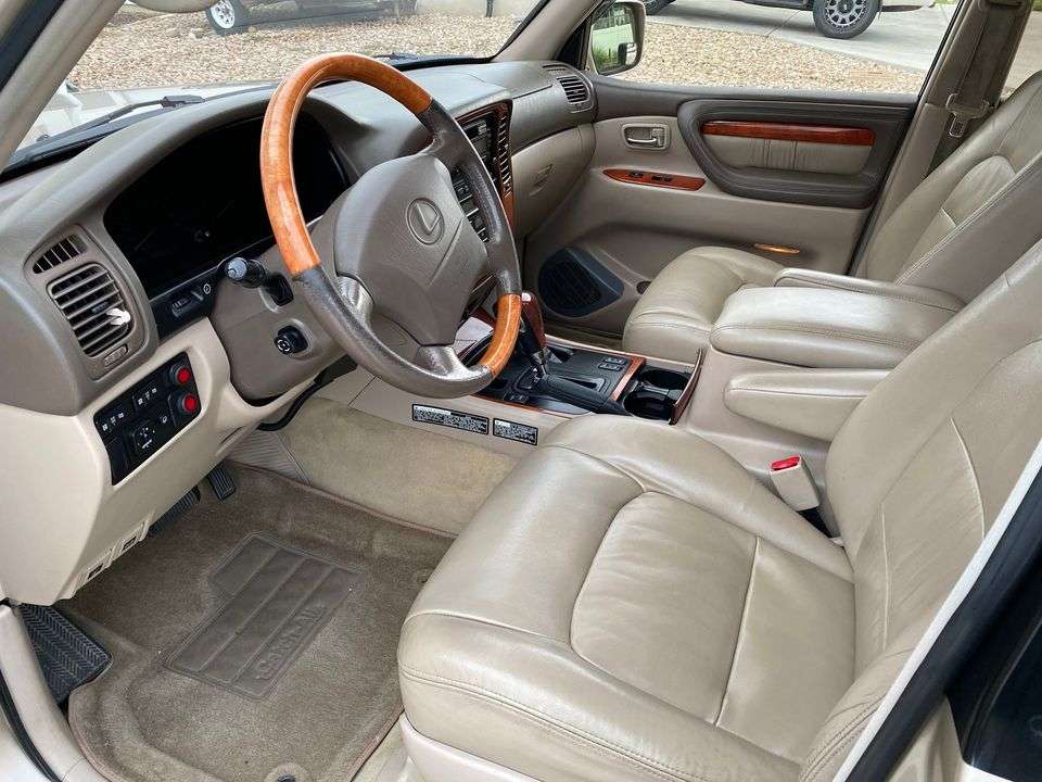 2000 Lexus LX470