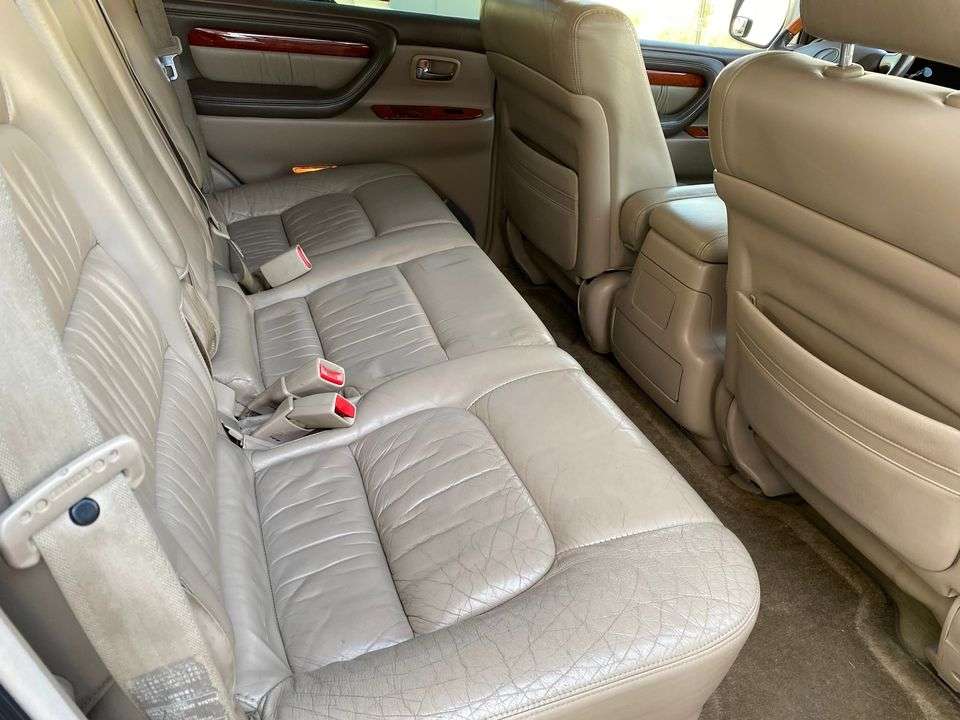 2000 Lexus LX470