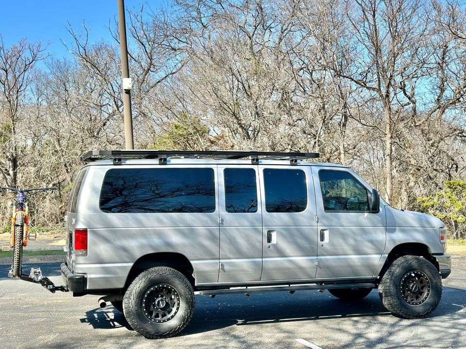 2014 Ford E-350 Super Duty XLT Van