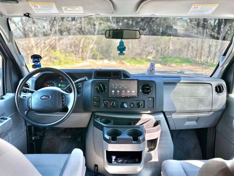 2014 Ford E-350 Super Duty XLT Van