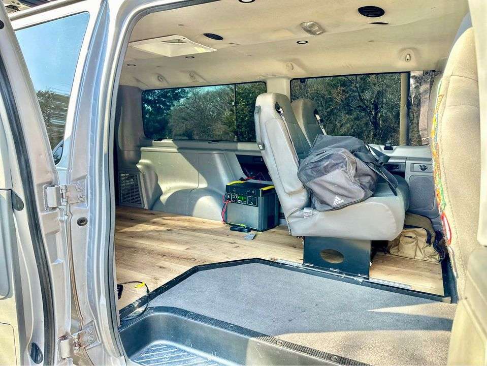 2014 Ford E-350 Super Duty XLT Van