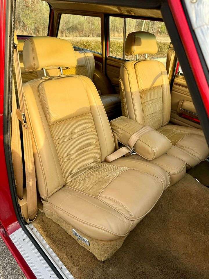 1987 Jeep Grand Wagoneer