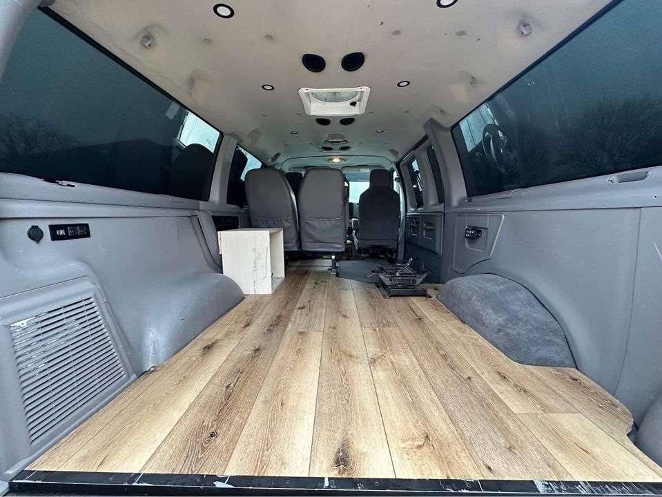 2014 Ford E-350 Super Duty XLT Van
