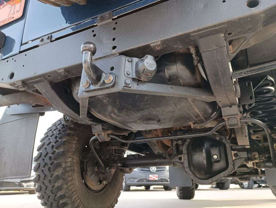 1997 Land Rover Defender 110 2.8L Pickup