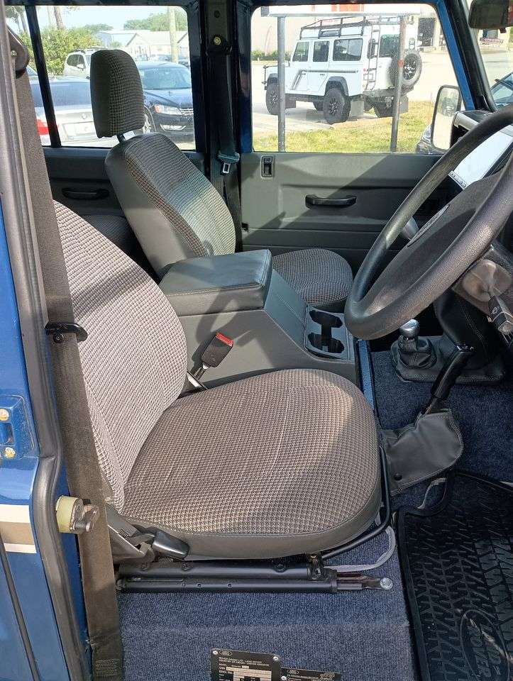 1997 Land Rover Defender 110 2.8L Pickup