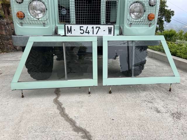 1973 Land Rover Series IIA 88 (Prior Restoration)