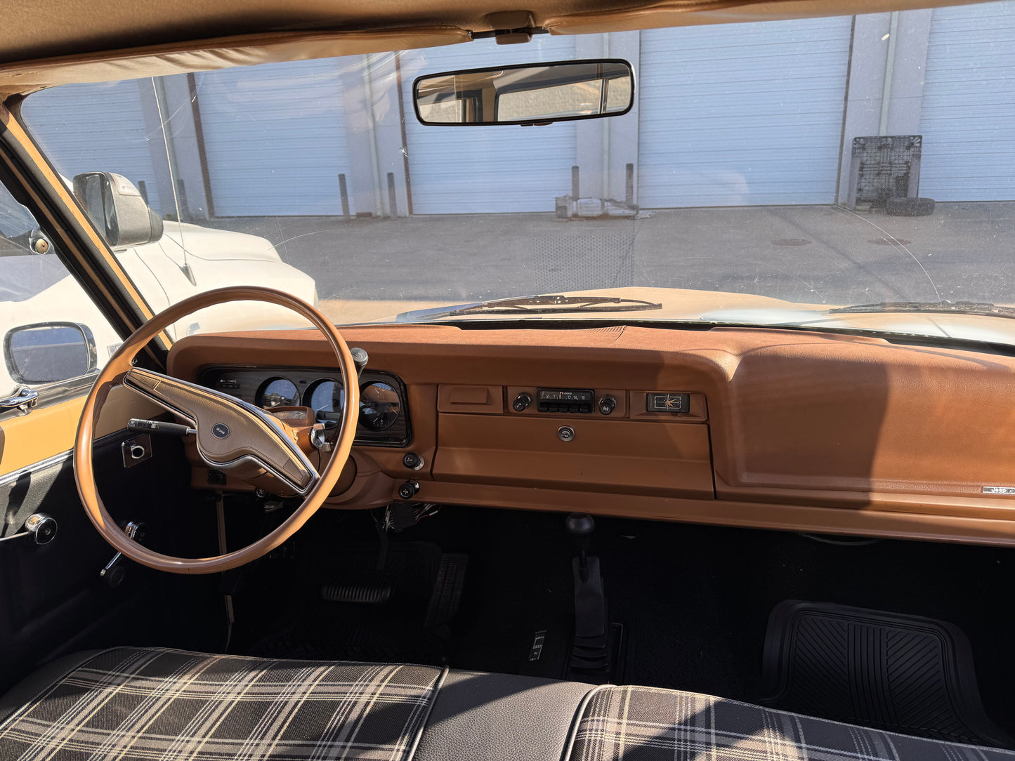 1976 Jeep Wagoneer V8 + Refurbished