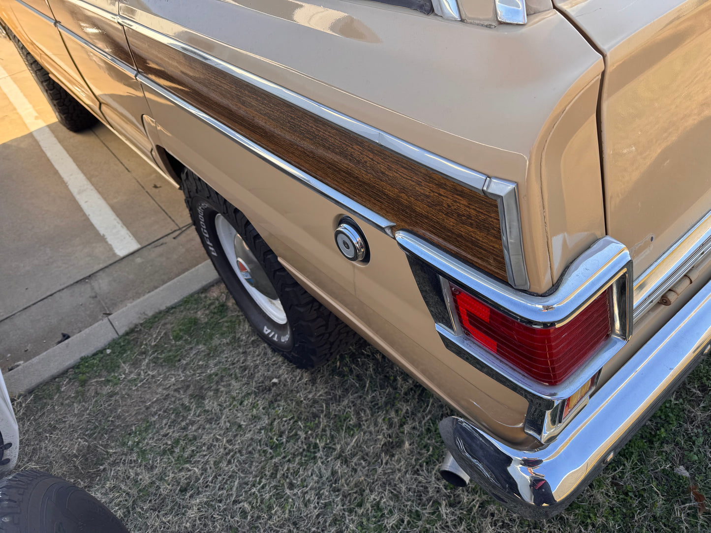 1976 Jeep Wagoneer V8 + Refurbished