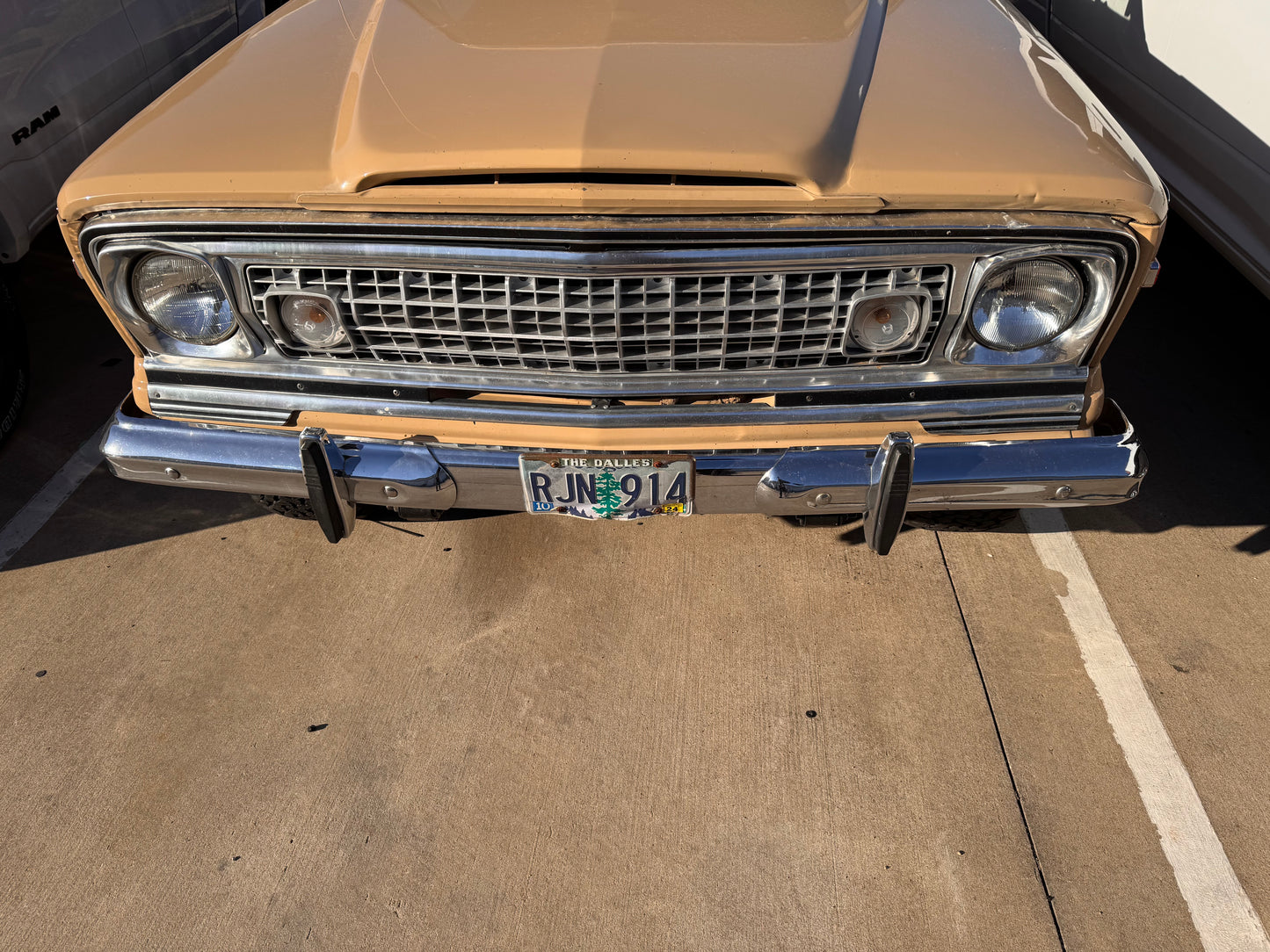 1976 Jeep Wagoneer V8 + Refurbished