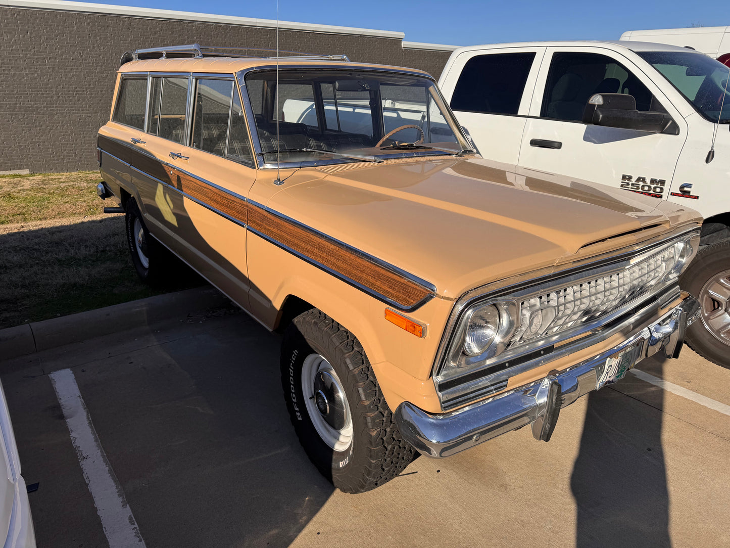 1976 Jeep Wagoneer V8 + Refurbished