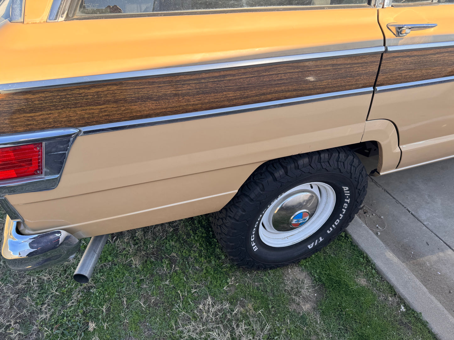 1976 Jeep Wagoneer V8 + Refurbished