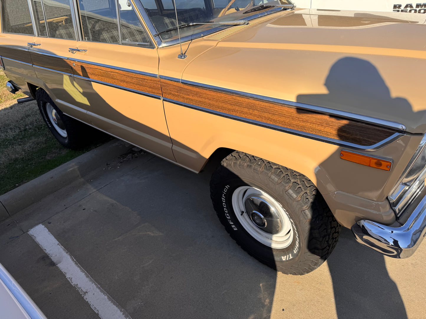 1976 Jeep Wagoneer V8 + Refurbished