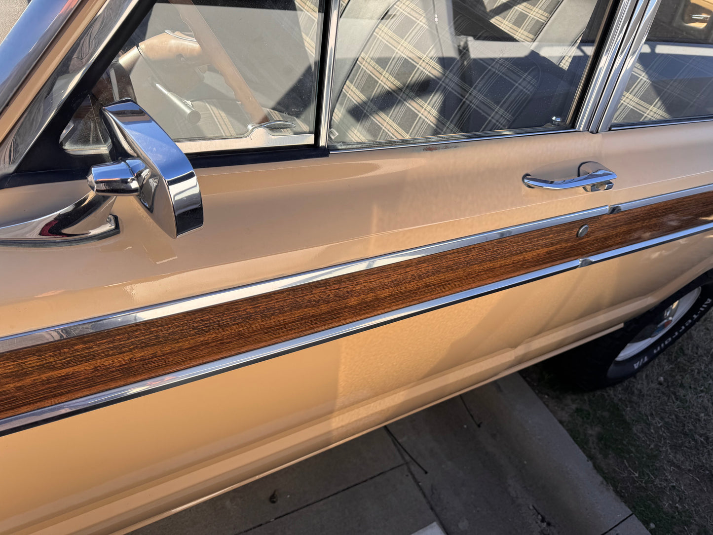 1976 Jeep Wagoneer V8 + Refurbished