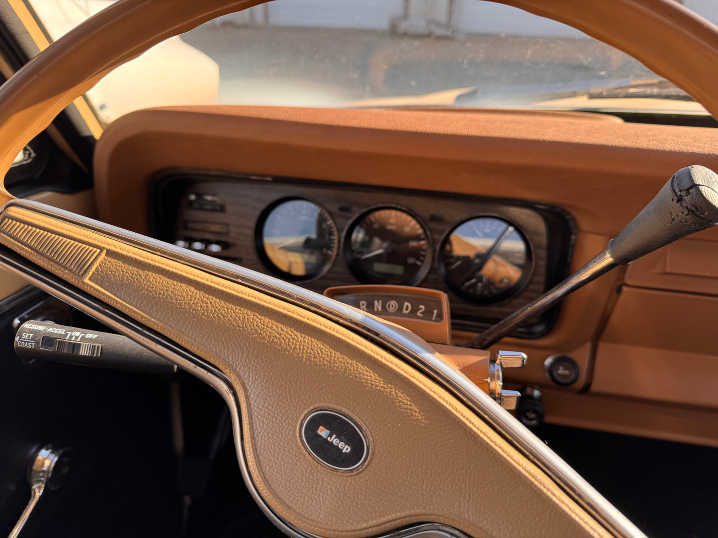1976 Jeep Wagoneer V8 + Refurbished