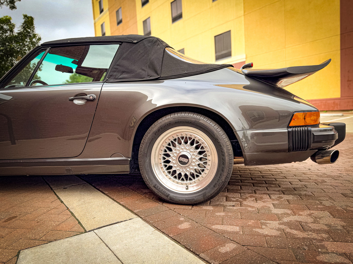 1989 Porsche 911 Carrera Cabriolet