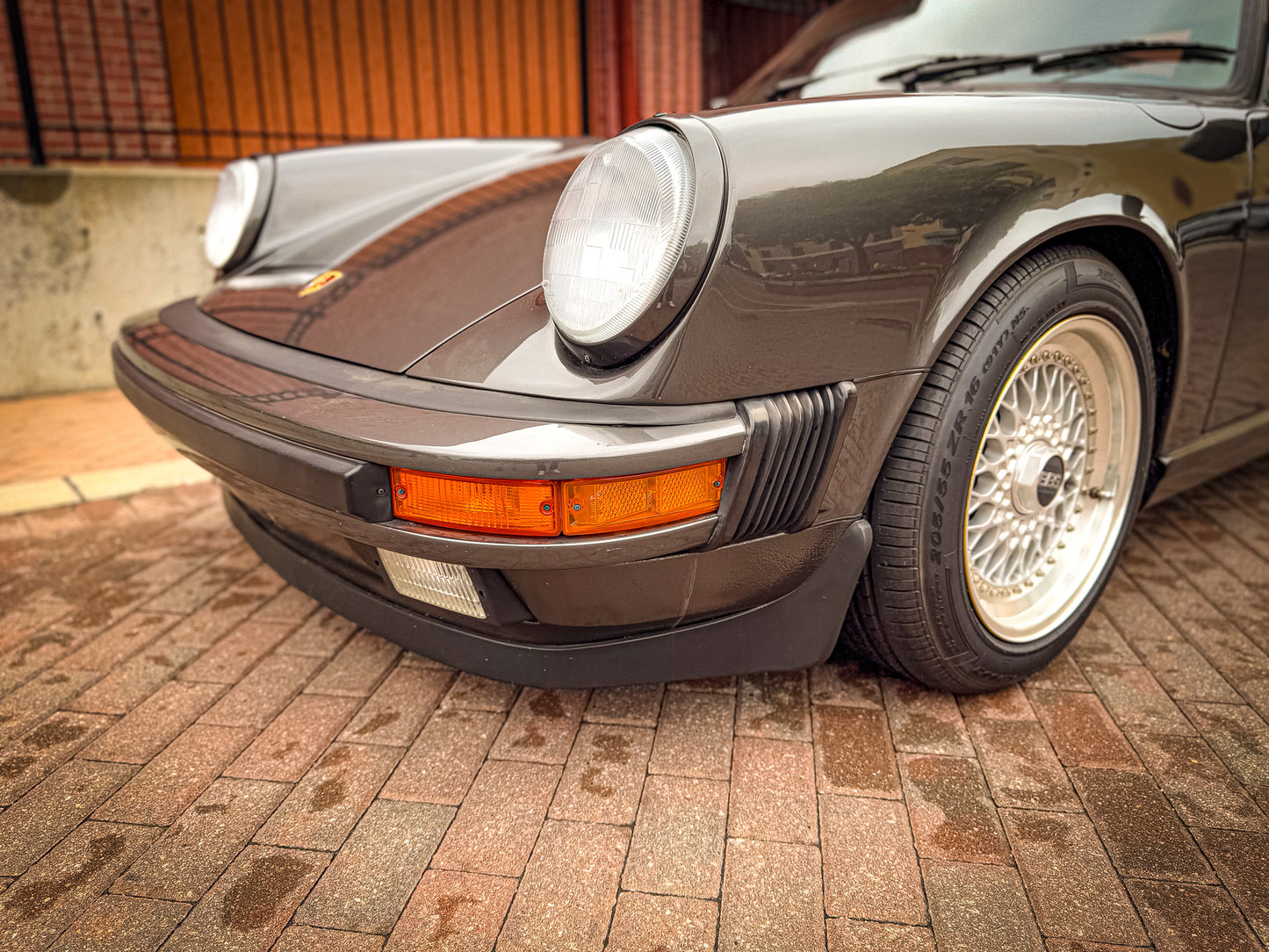 1989 Porsche 911 Carrera Cabriolet