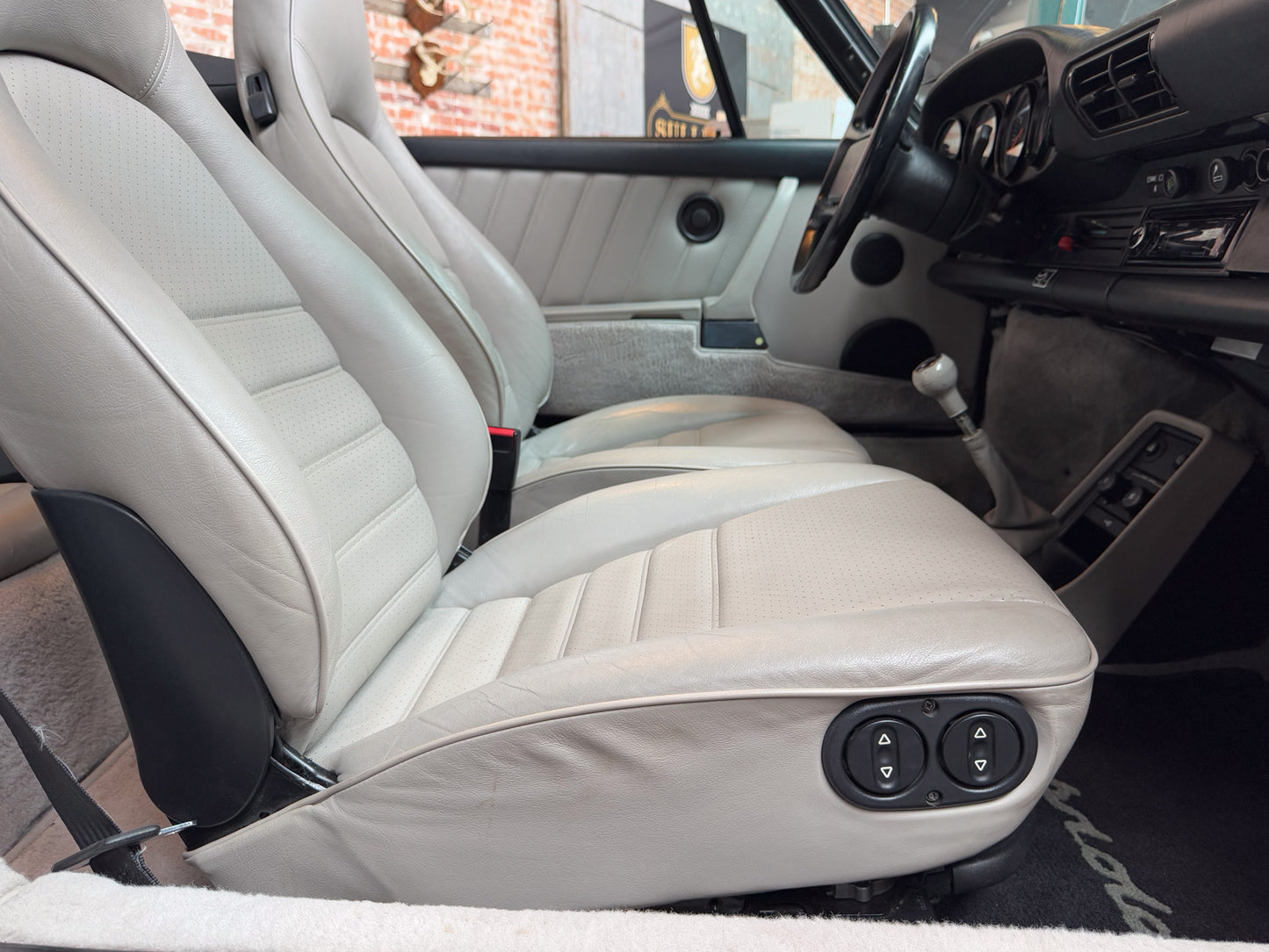 1989 Porsche 911 Carrera Cabriolet