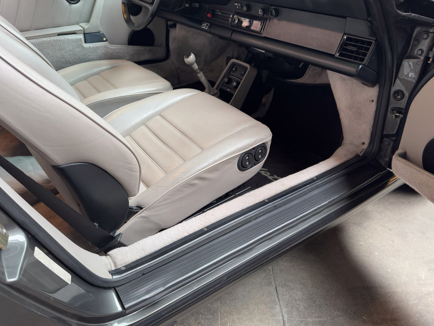 1989 Porsche 911 Carrera Cabriolet