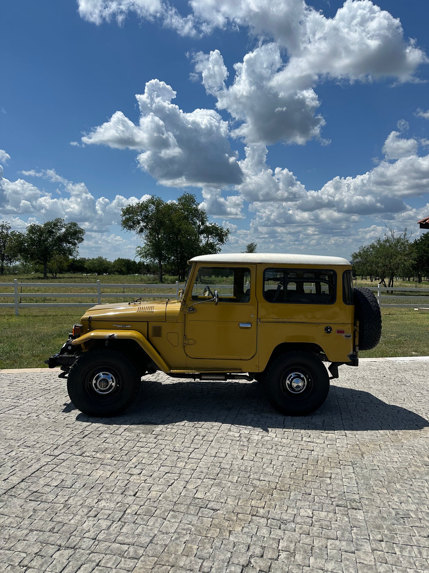 1976 Toyota FJ40 Land Cruiser