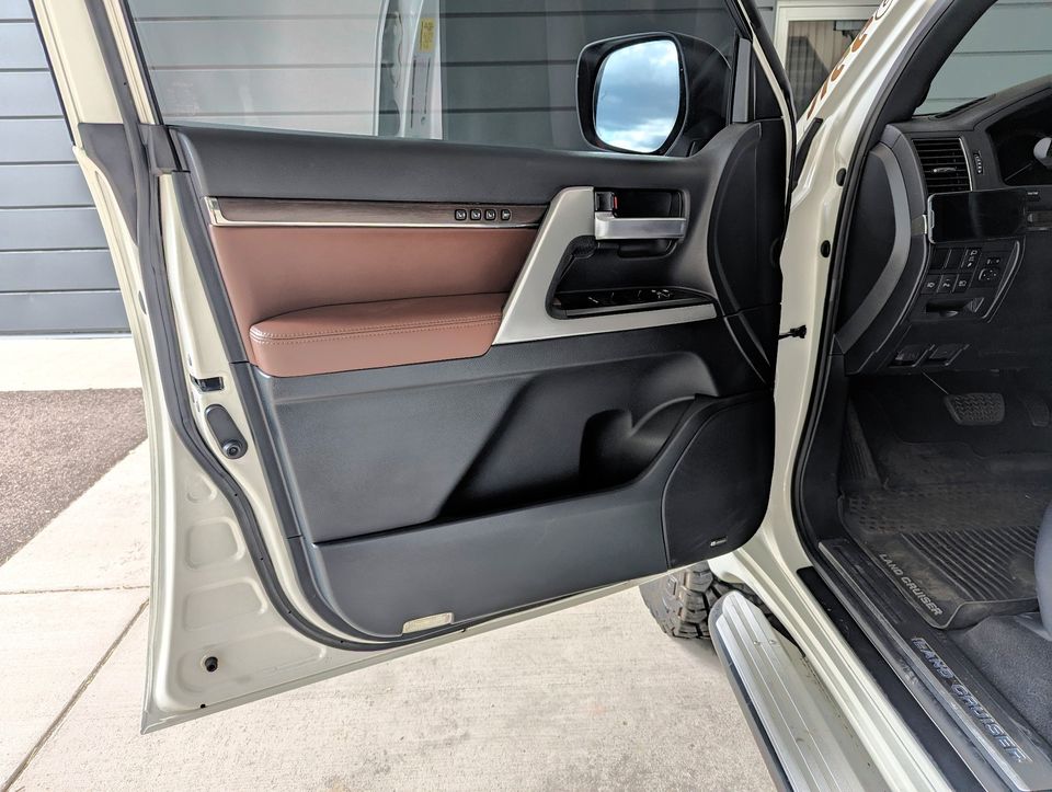 2019 Toyota Land Cruiser FJ200 (ARB Outfitted)