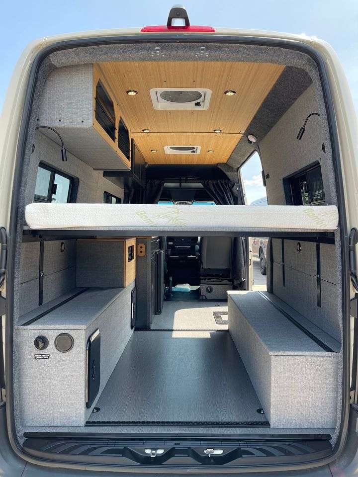 2022 Mercedes-Benz Sprinter 2500