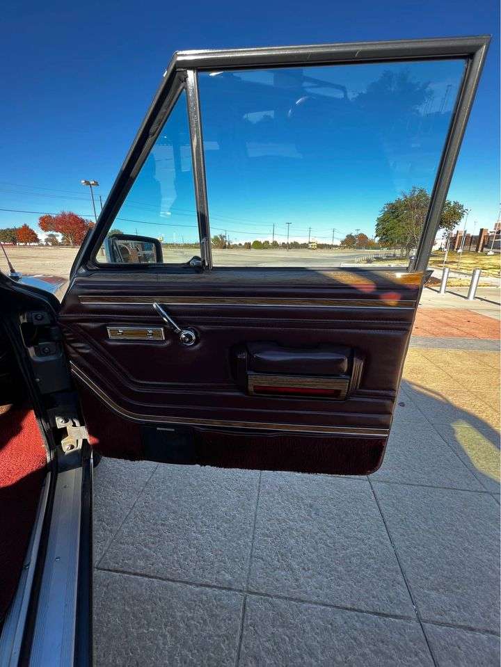 1989 Jeep Grand Wagoneer