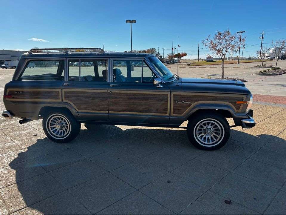 1989 Jeep Grand Wagoneer