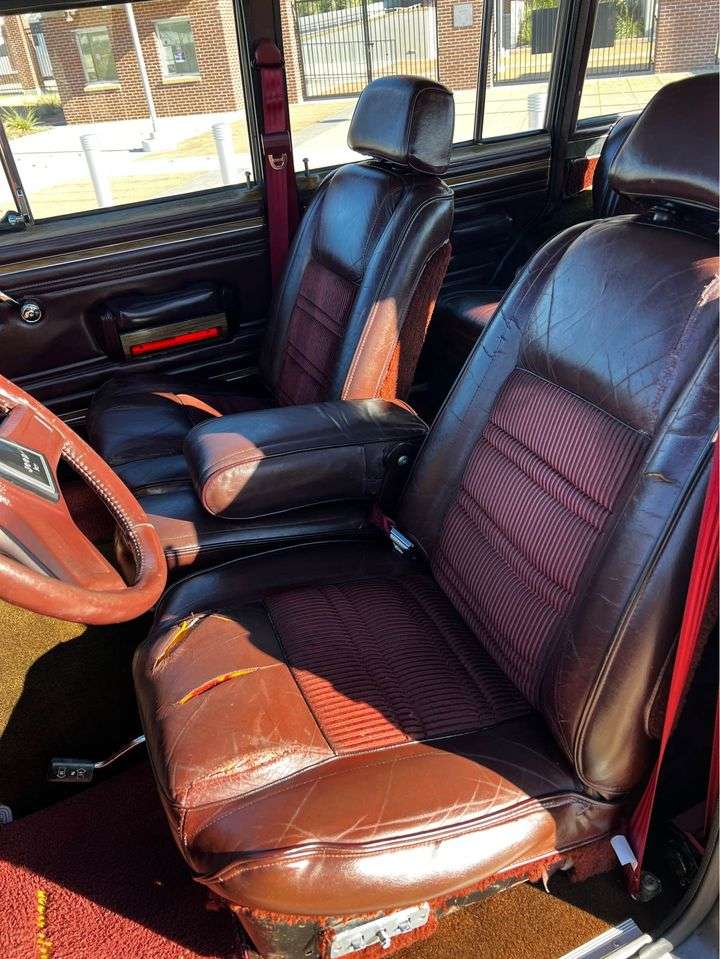 1989 Jeep Grand Wagoneer