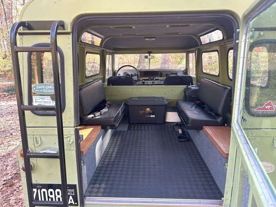 1978 Land Rover Series III 109 Santana