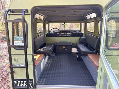 1978 Land Rover Series III 109 Santana