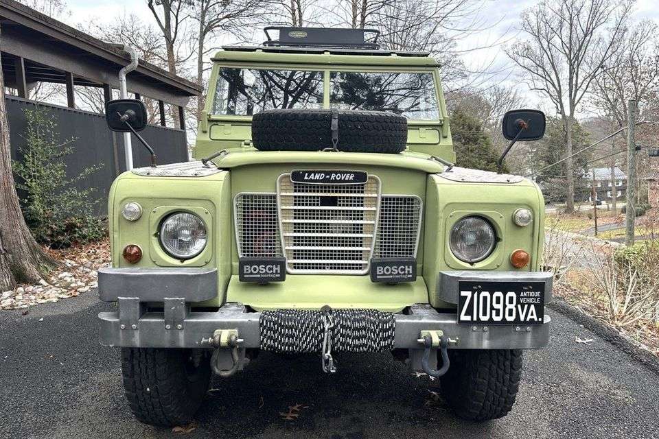 1978 Land Rover Series III 109 Santana