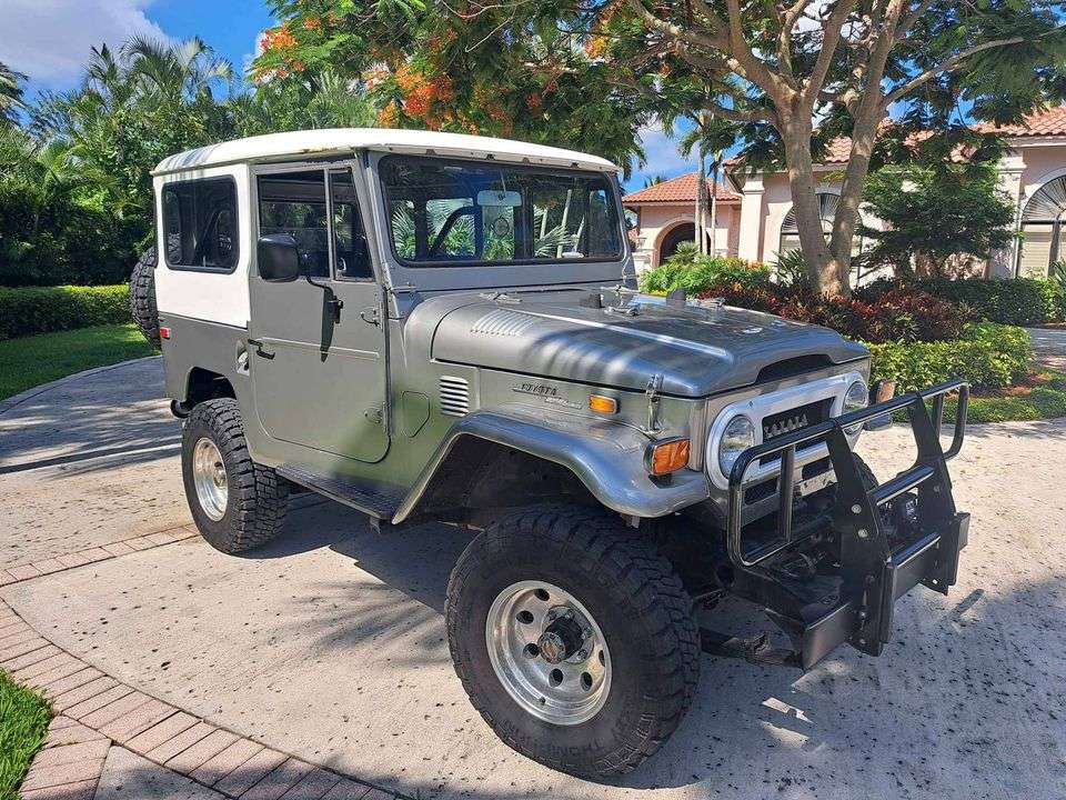 1972 Toyota Land Cruiser FJ40 V8