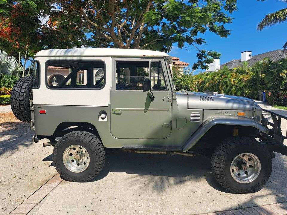 1972 Toyota Land Cruiser FJ40 V8