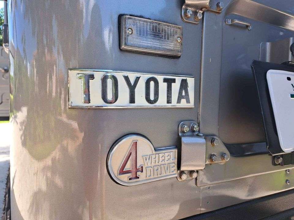 1972 Toyota Land Cruiser FJ40 V8