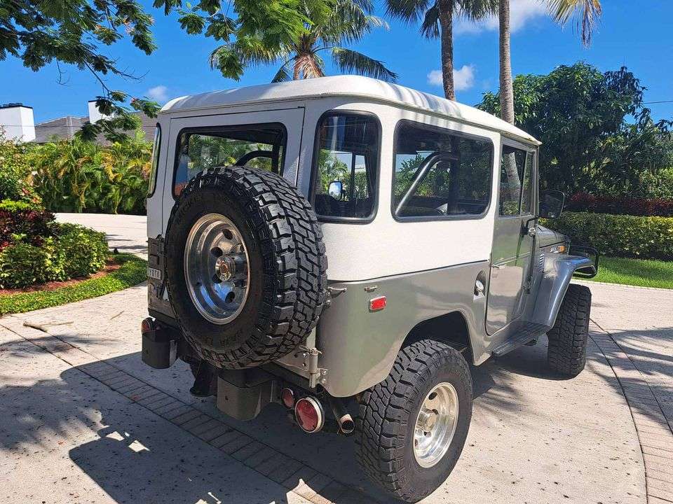 1972 Toyota Land Cruiser FJ40 V8