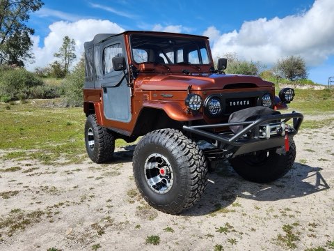 1975 Toyota FJ40 V8
