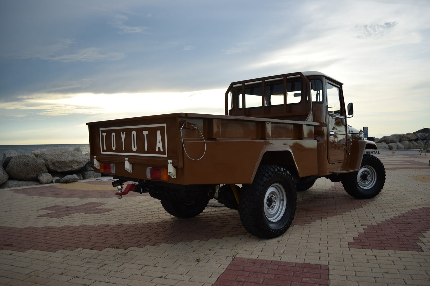 1981 Toyota Land Cruiser FJ45 Pick-Up