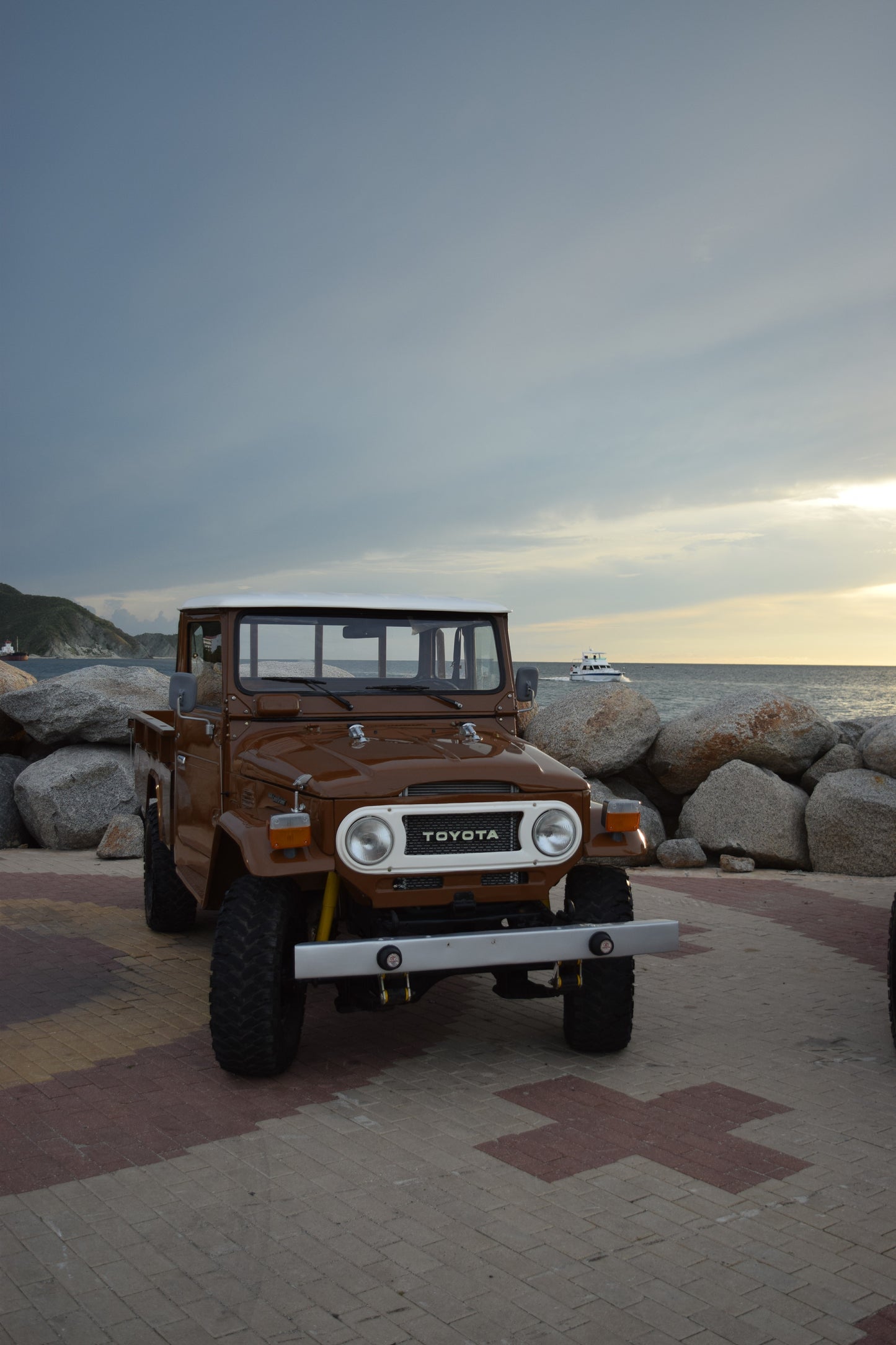 1981 Toyota Land Cruiser FJ45 Pick-Up