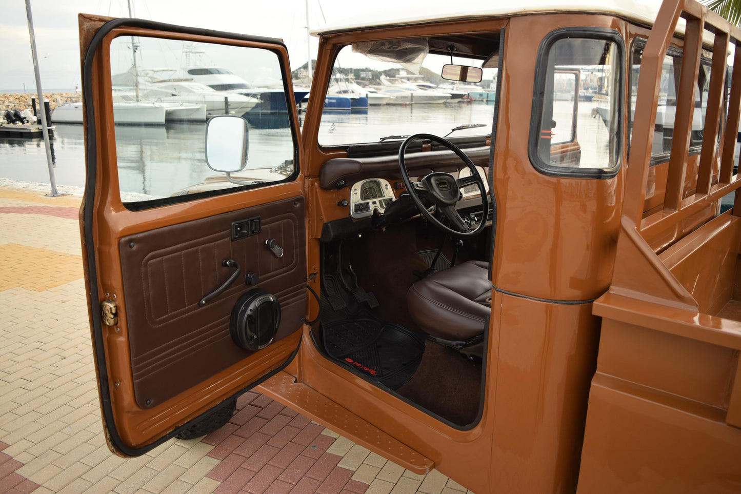 1981 Toyota Land Cruiser FJ45 Pick-Up