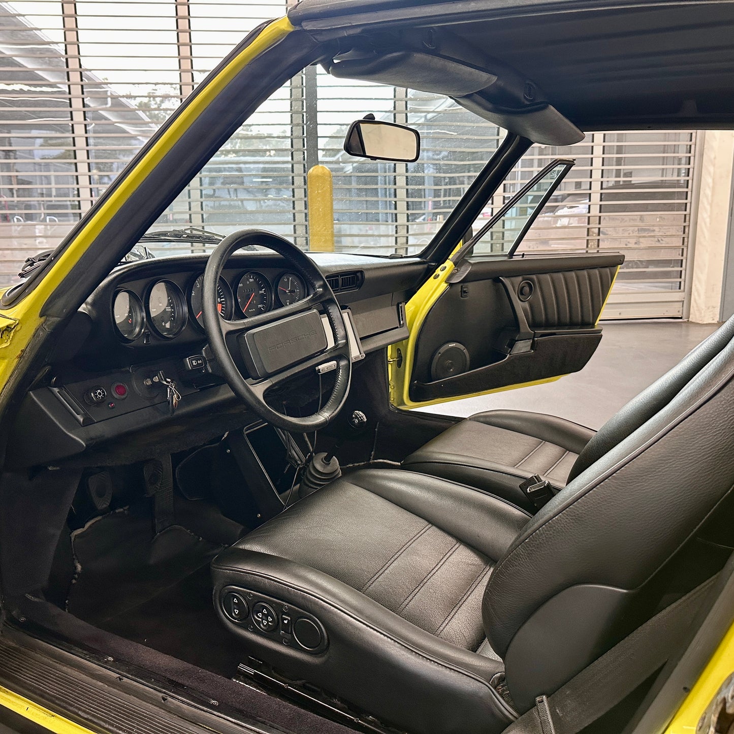 1975 Porsche 911 Targa Widebody