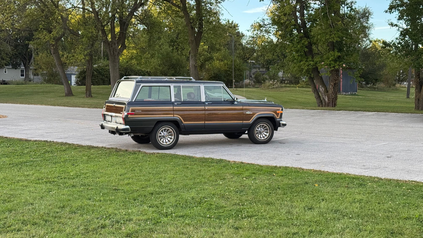 1986 Jeep  Grand Wagoneer