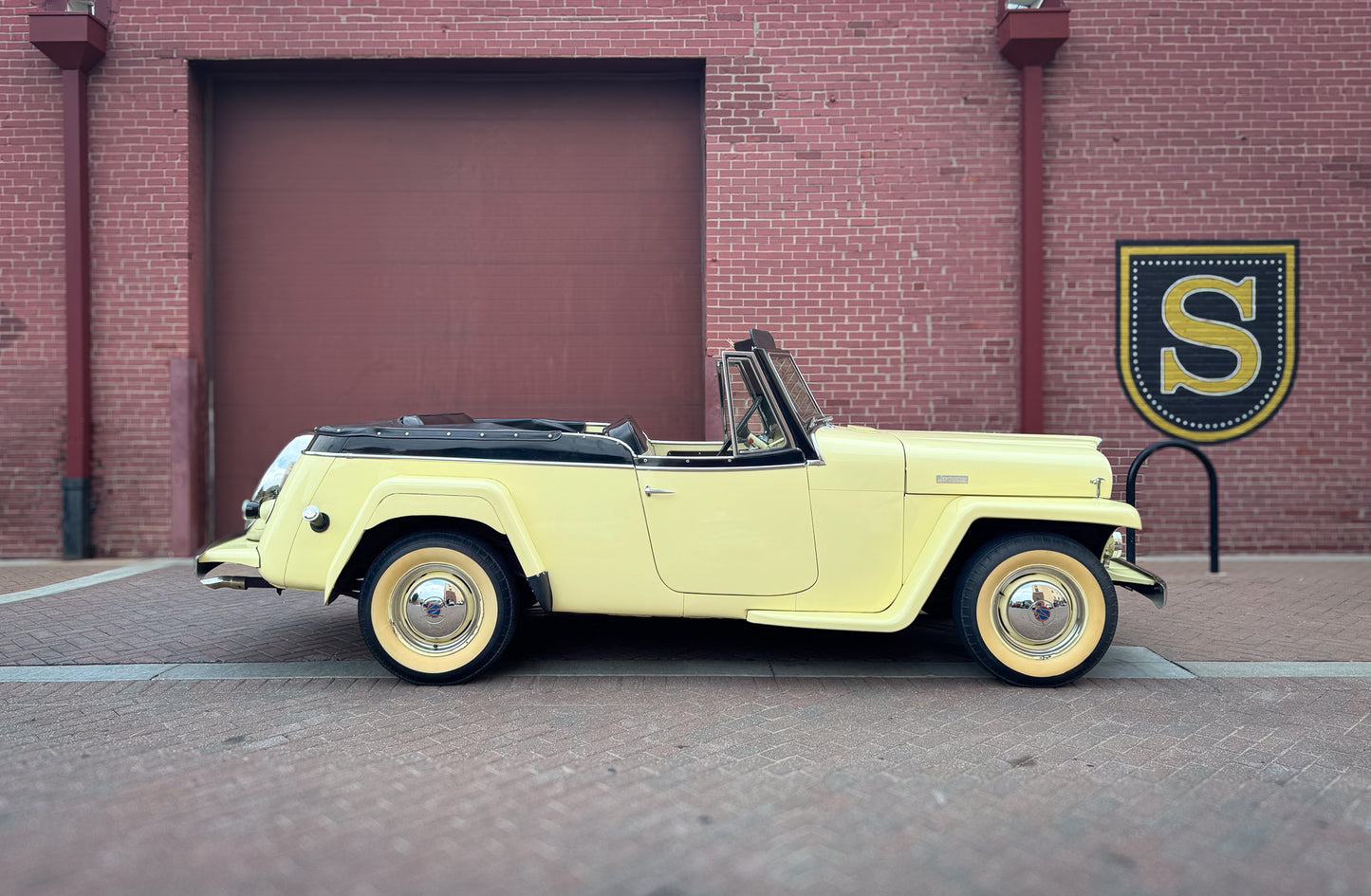 1950 Willys Jeepster V6