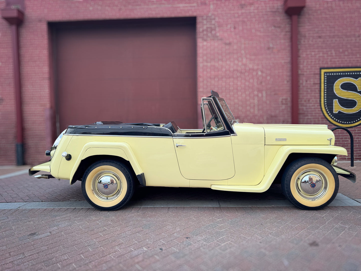 1950 Willys Jeepster V6