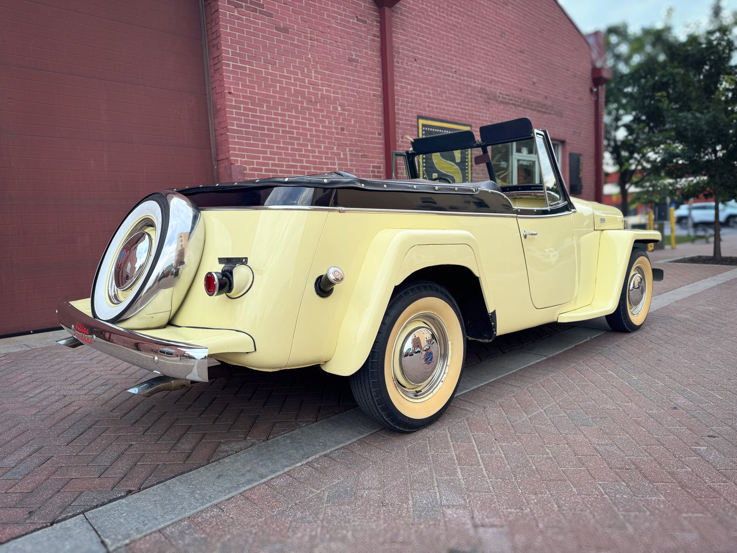 1950 Willys Jeepster V6