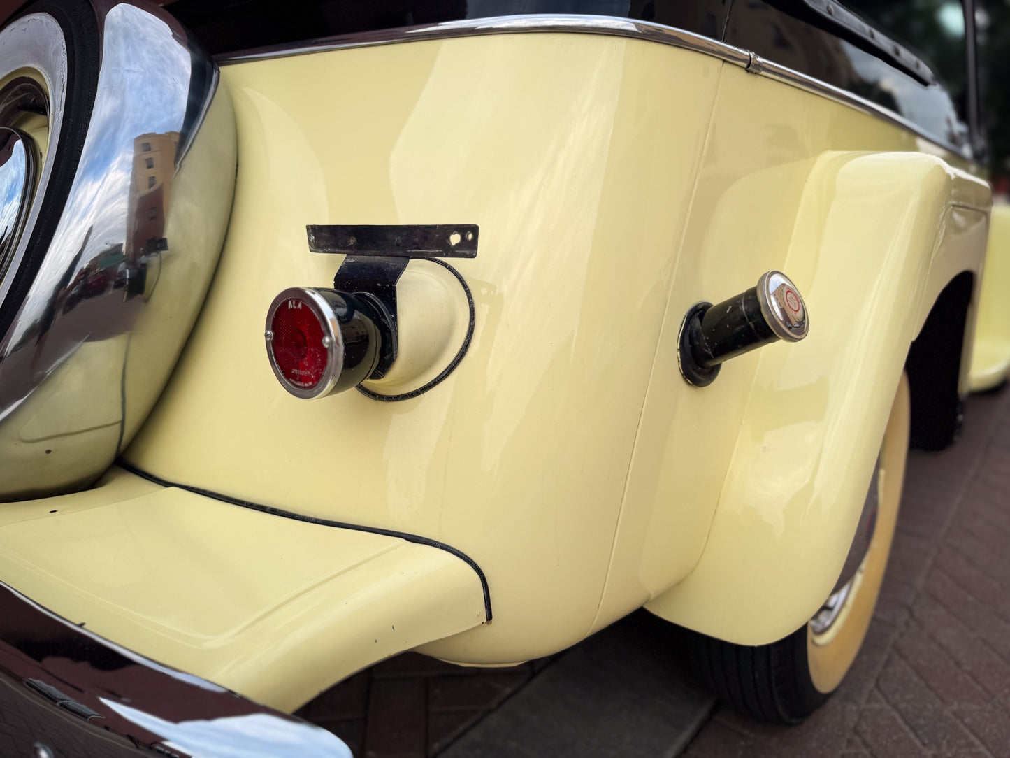 1950 Willys Jeepster V6