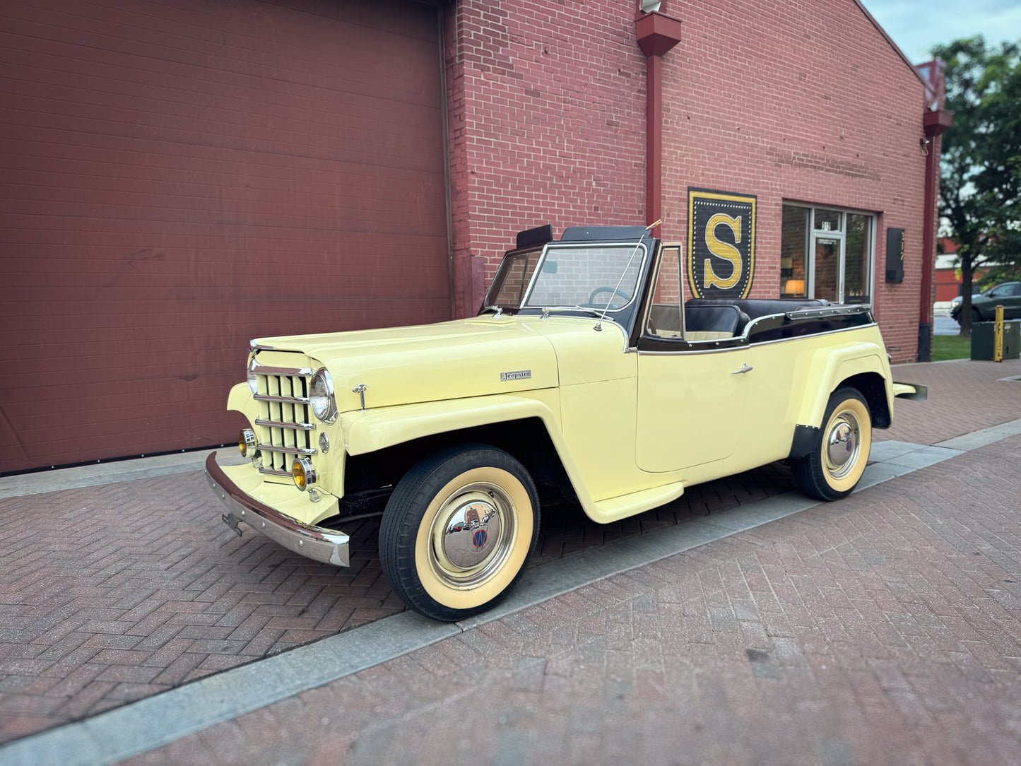 1950 Willys Jeepster V6