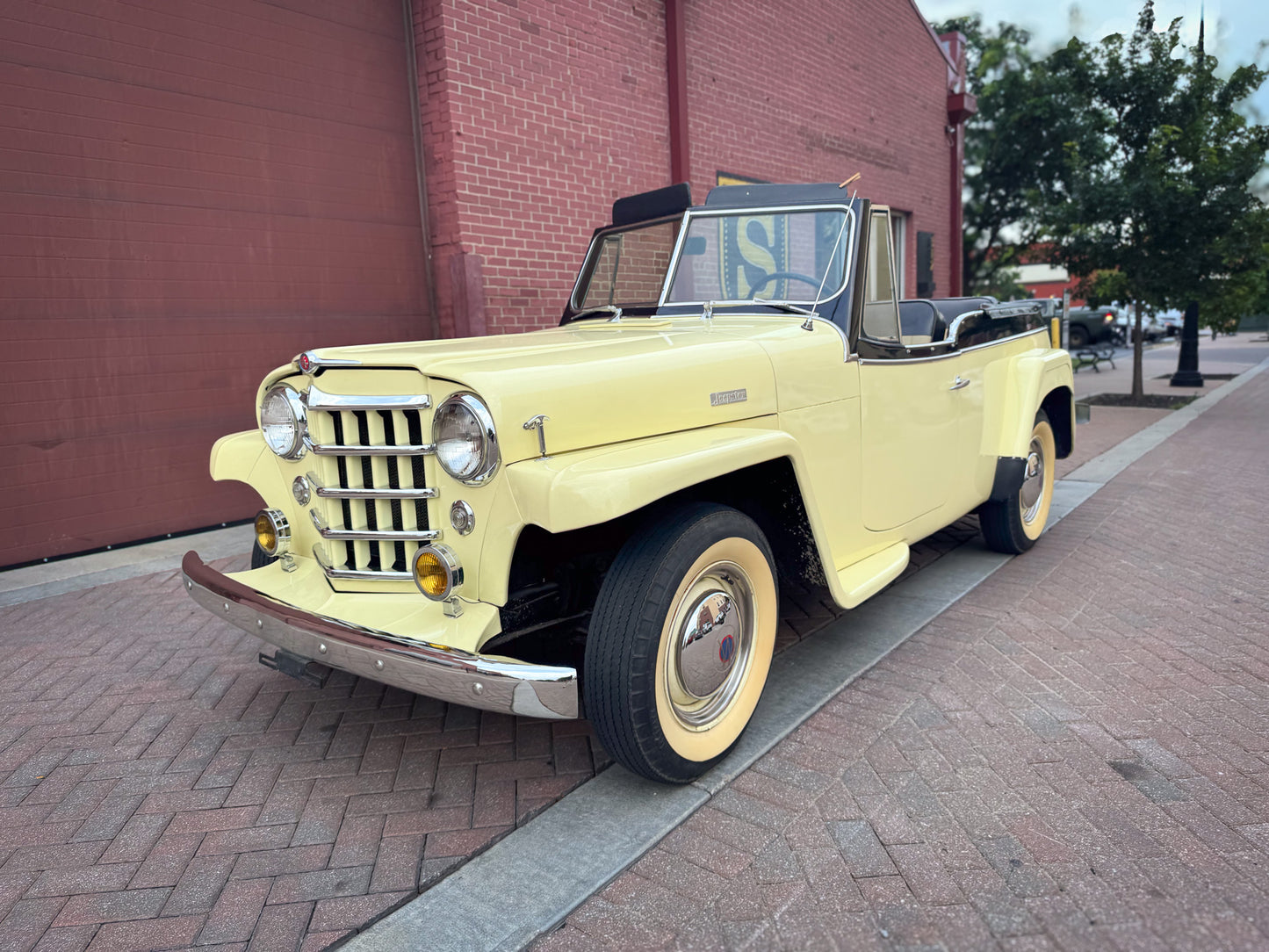 1950 Willys Jeepster V6