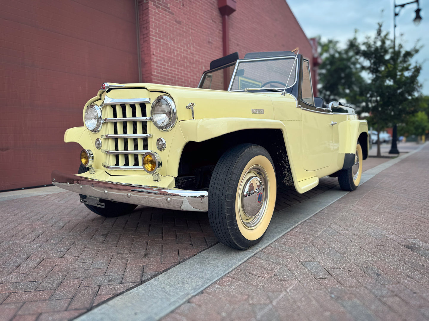 1950 Willys Jeepster V6