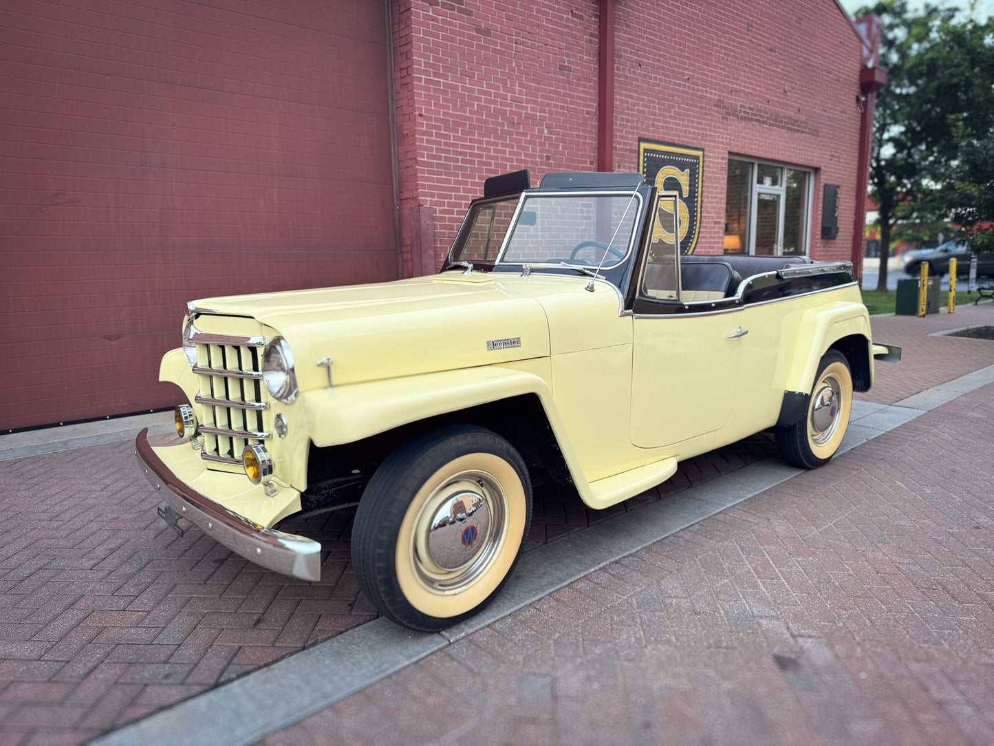1950 Willys Jeepster V6