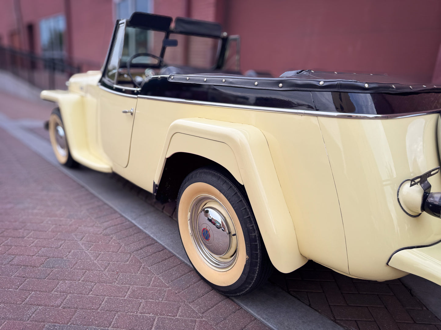 1950 Willys Jeepster V6